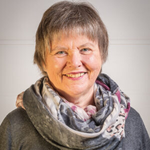 Unsere Mitarbeiterin für den Treff.Gegenüber Christa Plessing